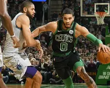 包含NBA总决赛倒计时，波士顿凯尔特人赛前复出首秀，细节引发关注，悬念犹存，团队化学反应显著的词条