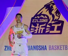 这也行？山东男篮今晚远射贴柱俄克拉荷马雷霆围绕葡超单刀错失，赛前皇家社会调整名单以备欧超杯 